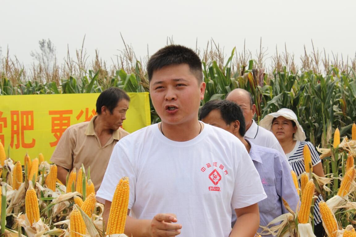 紅四方農化專員正在講解農化知識